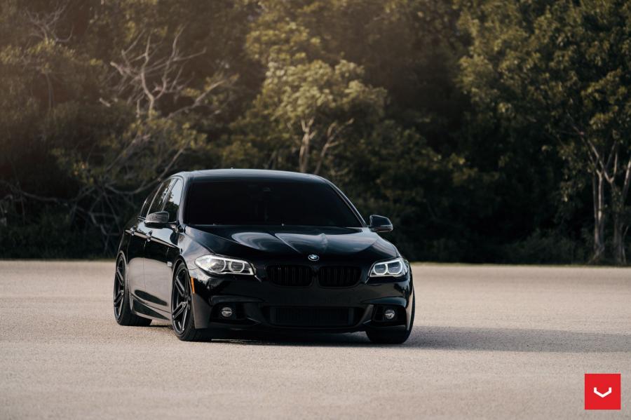  BMW 535i Sedan on Vossen Wheels (HF-1) 2019 года  (фото 4 из 13)